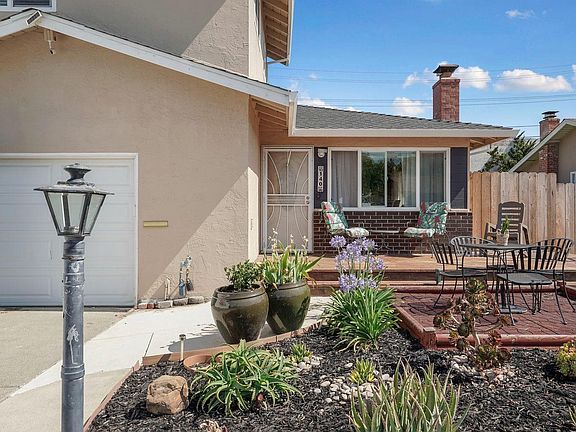 3rd image of 140 heartwood Court