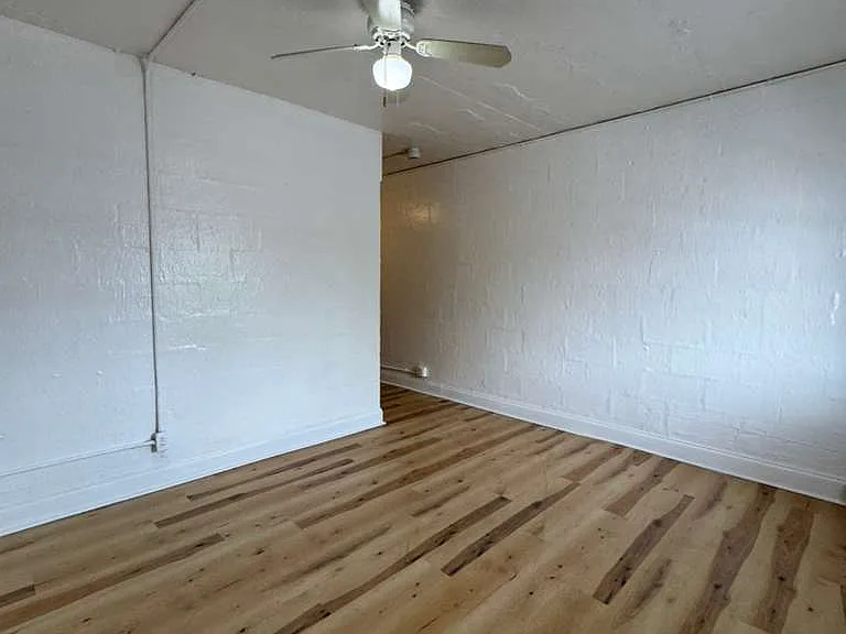 840 NW 5th Ave #6 — Photo 3