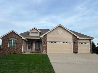 2711 NW 157th St, Clive, IA 50325