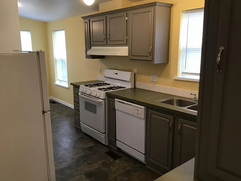 409 S Foote Ave — Photo 5