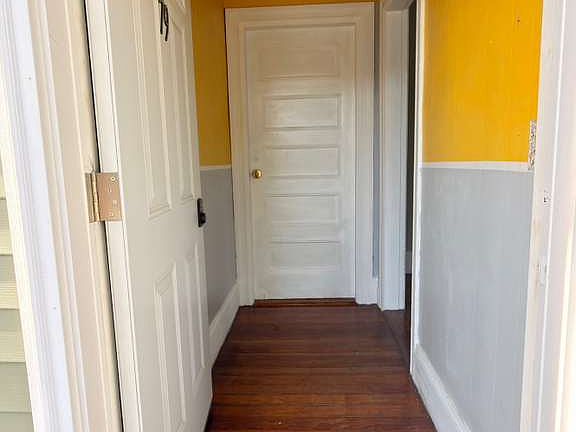 4th image of 79 Hamlin St Floor 1