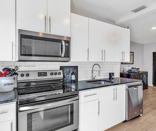 4th image of 1280 NE 105th St APT 10