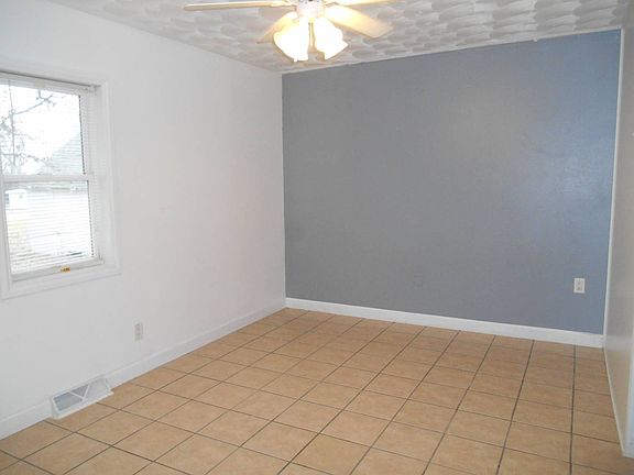 5th image of 904 T St