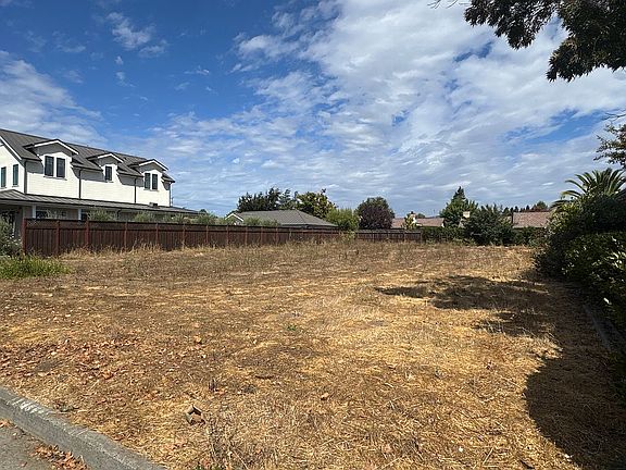 2nd image of 460 Harrington Dr