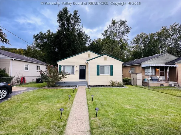 2807 Madison Ave, Saint Albans, WV 25177