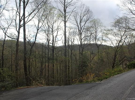 5th image of 8 Pine Dr