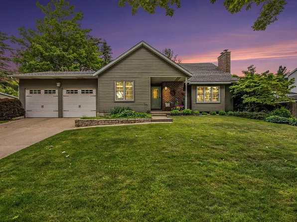 76 Canyon Dr NW, Grand Rapids, MI 49504