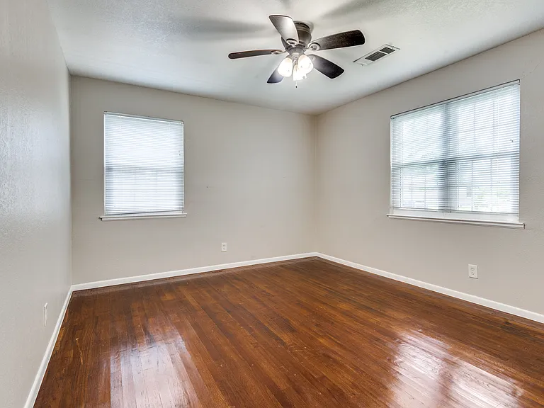 118 Nichols St — Photo 10