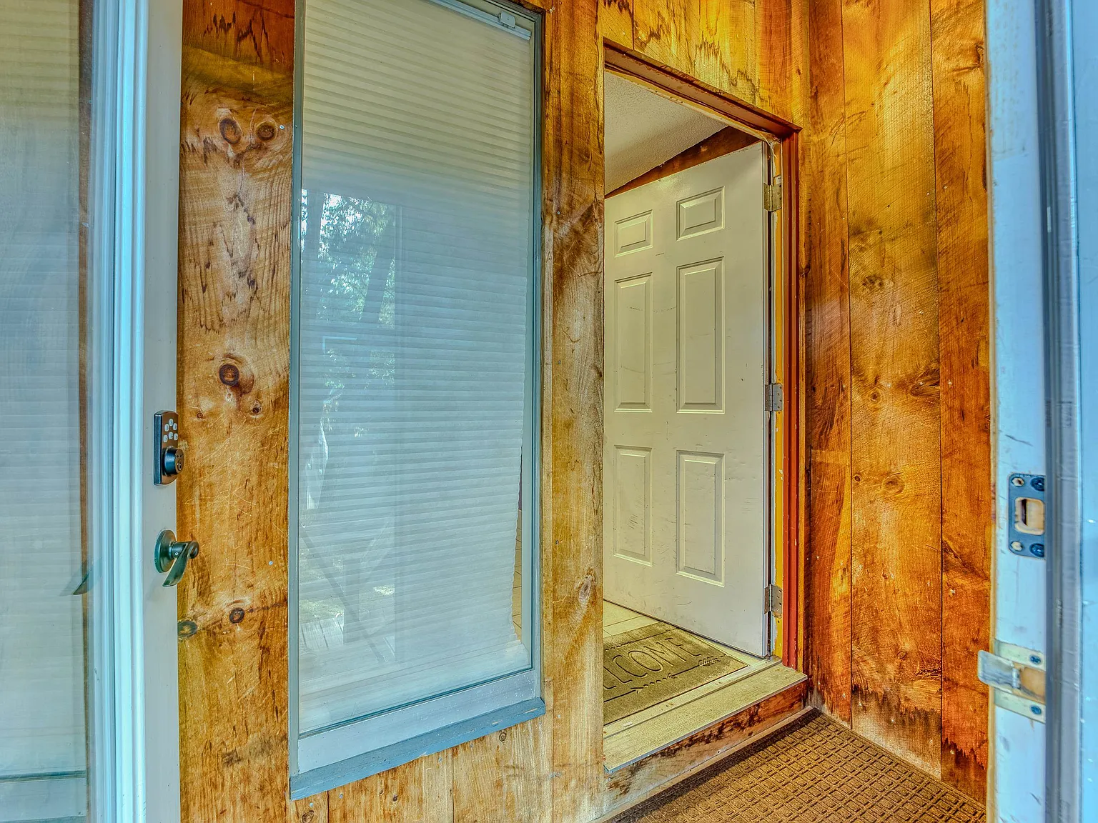 2 bed, 1.5 bath, 1323 sqft, $2,000 — Photo 3