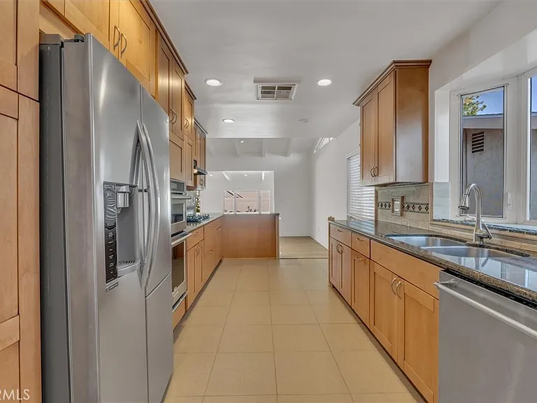 11528 Balboa Blvd — Photo 20