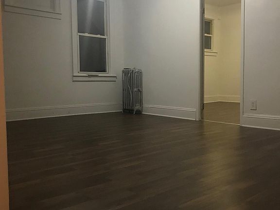 4th image of 10110 112th St
