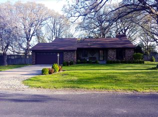 244 Whispering Oaks Dr, Metamora, IL