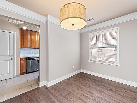 5th image of 4412 Roanoke Pkwy #2