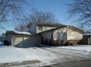 803 E Phoenix Ave, Grand Island, NE 68801