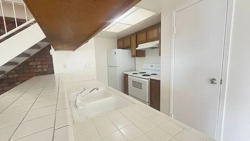 2 bed, 1.0 bath, 836 sqft, $2,600 — Photo 4