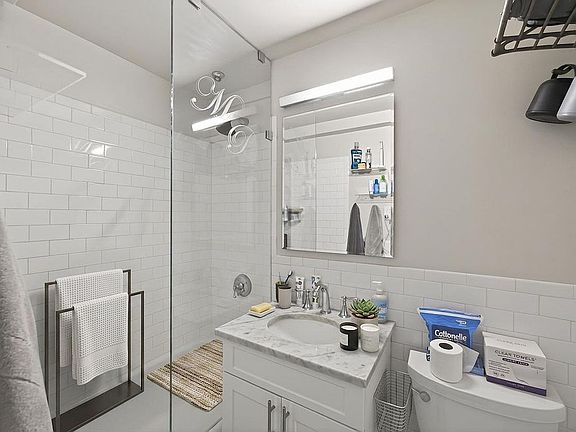 4th image of 120 E 36th St APT 8D