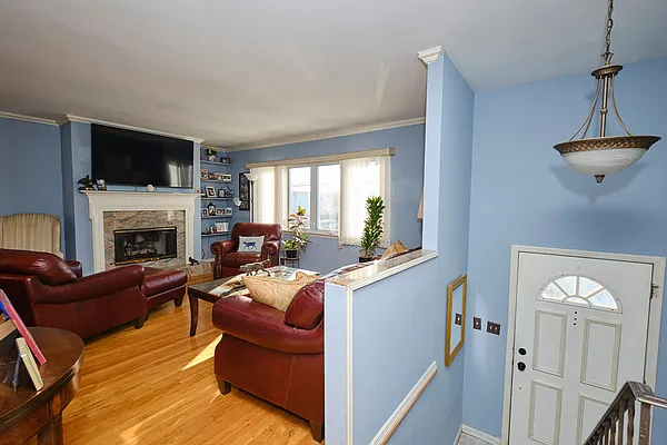 Sold by Prime Realty | media 9