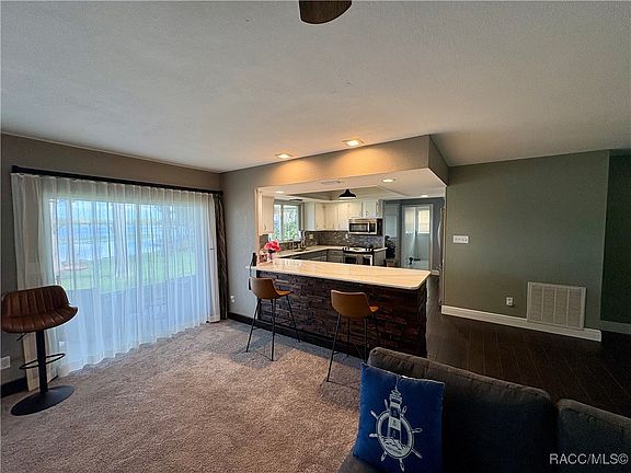 3rd image of 806 Edgewater Dr