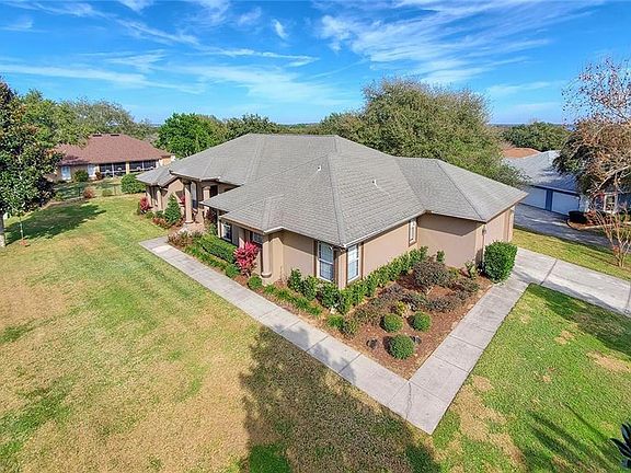 4th image of 9510 Meadowcrest Ln