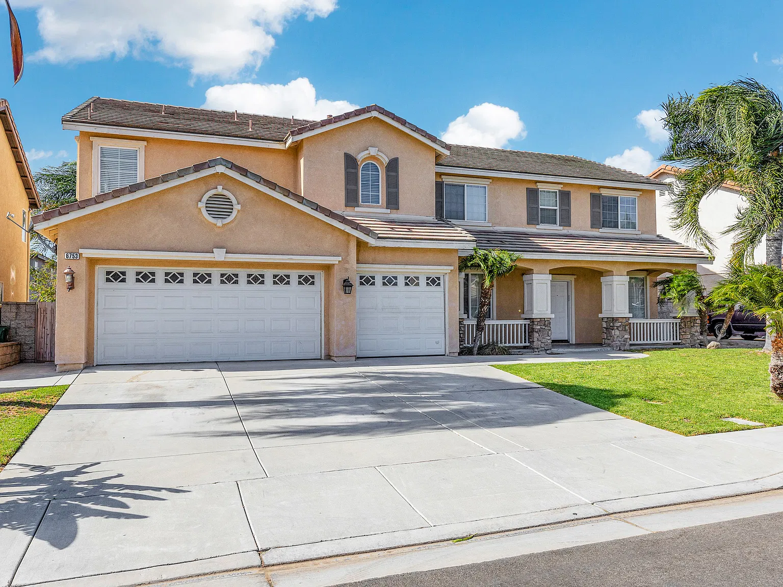 5 bed, 3.5 bath, 3770 sqft, $4,200 — Photo 1