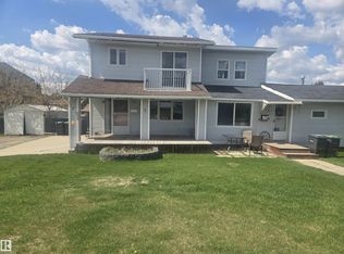 909 8th St, Cold Lake, AB T9M 1H7