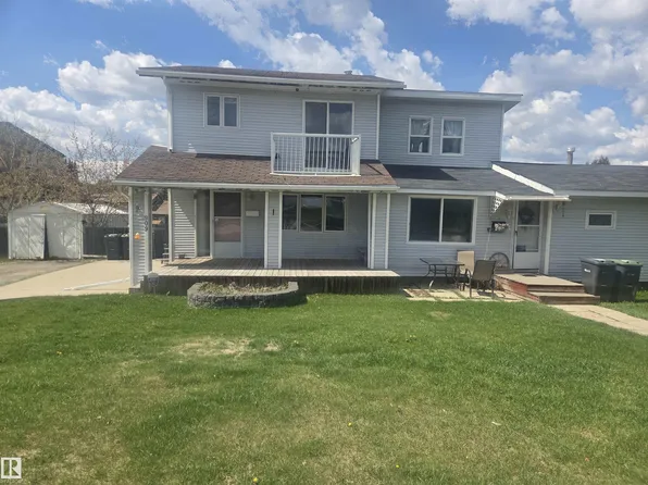 909 8th St, Cold Lake, AB T9M 1H7