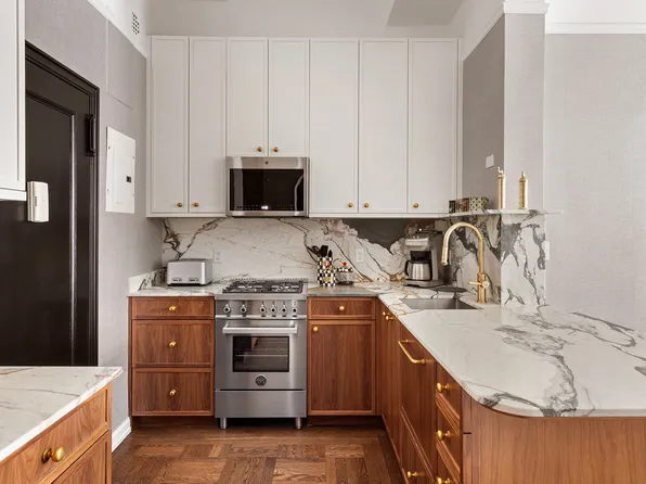 299 West 12th Street image 1 of 7