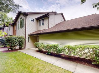 7127 Village Dr, Mentor, OH 44060