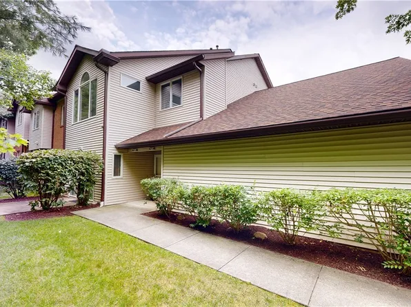7127 Village Dr, Mentor, OH 44060