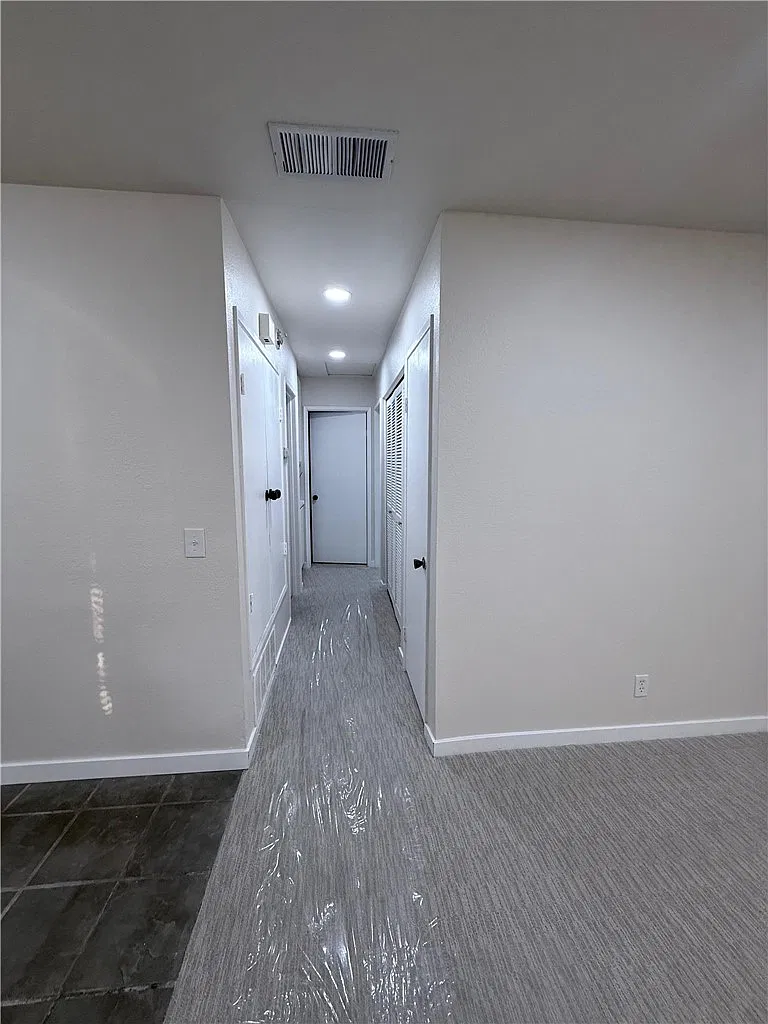 2 bed, 860 sqft, $2,000 — Photo 3