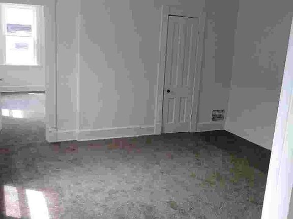 5th image of 930 Fairbanks Ave