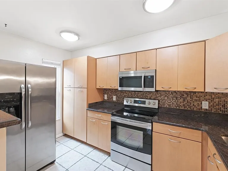 5902 Stratton Park Dr — Photo 4