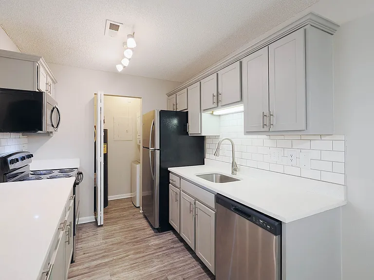 Triangle Park Apartments — Photo 54