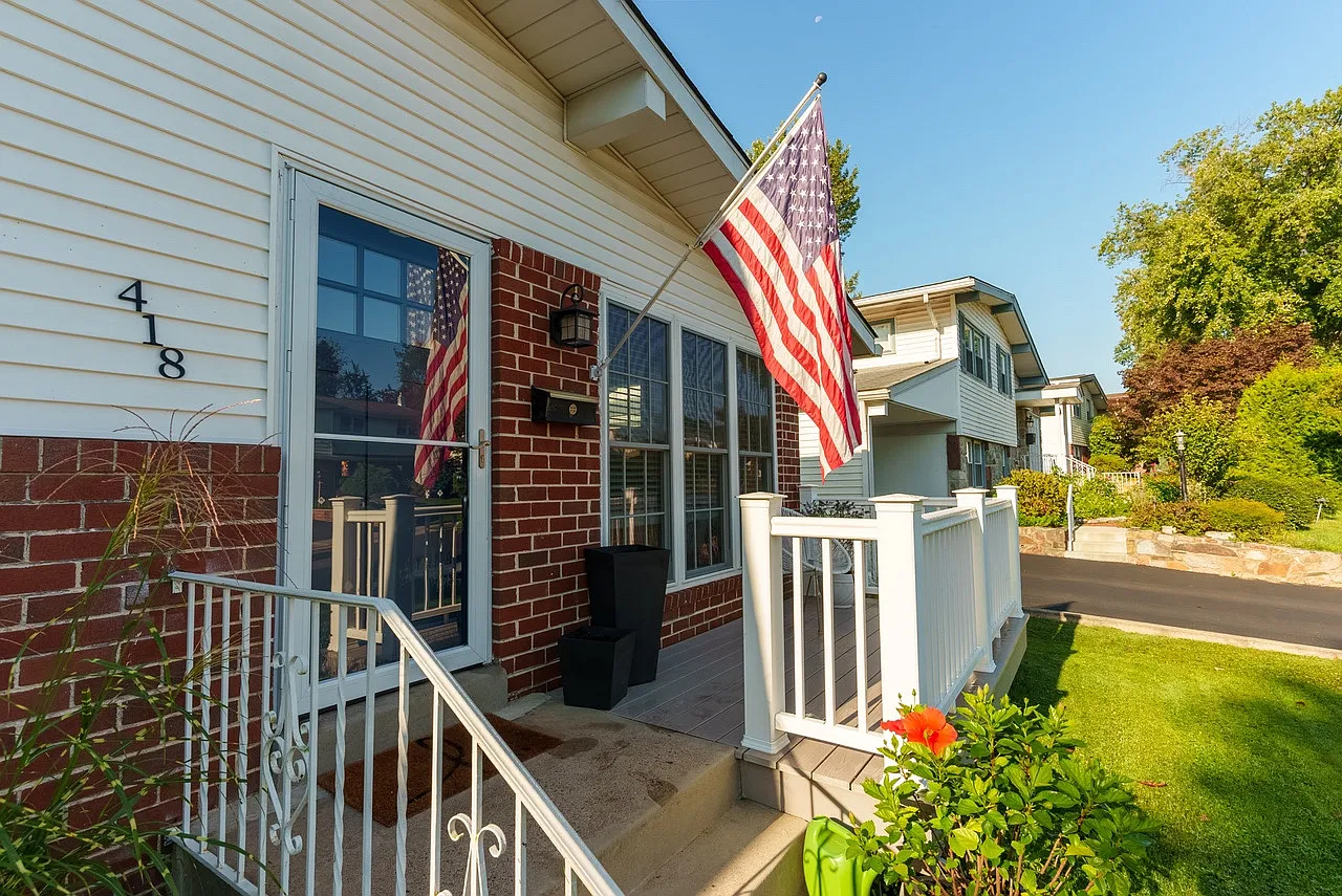 3 bed, 2.5 bath, 1600 sqft, $3,400 — Photo 2