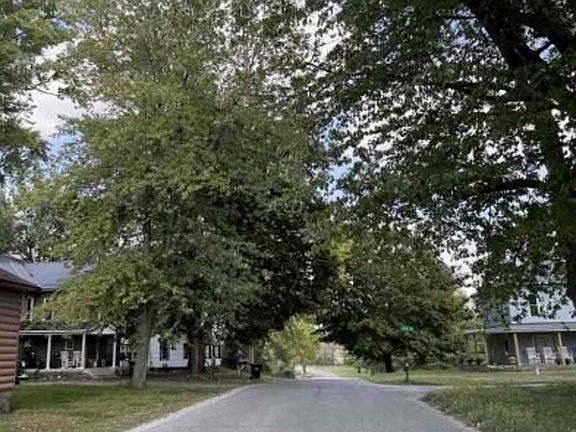 Exterior Neighborhood (street photo)