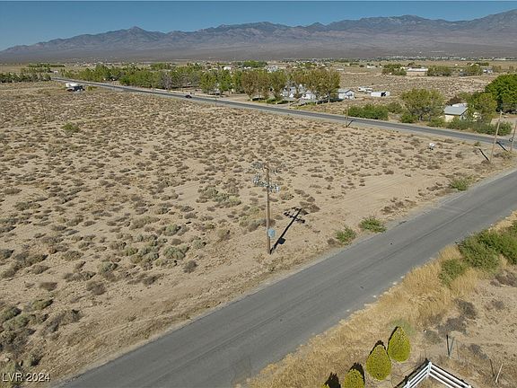 3rd image of 2020 W Palm Dr