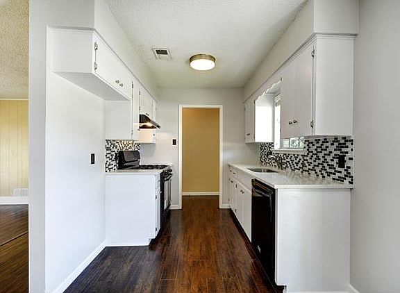 5th image of 1116 Colony North Dr