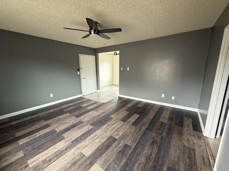 241 E Dexter St #5 — Photo 2