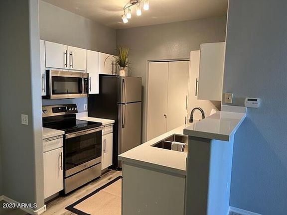 5th image of 3302 N 7TH Street #240