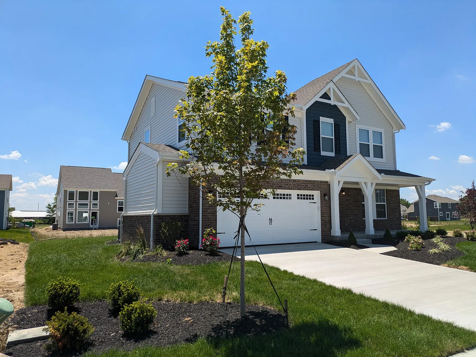 3 bed, 2.5 bath, 2276 sqft, $2,999 — Photo 2
