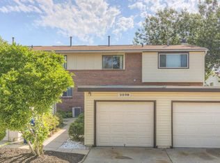 2208 Sandstone Rd, Lincoln, NE 68512