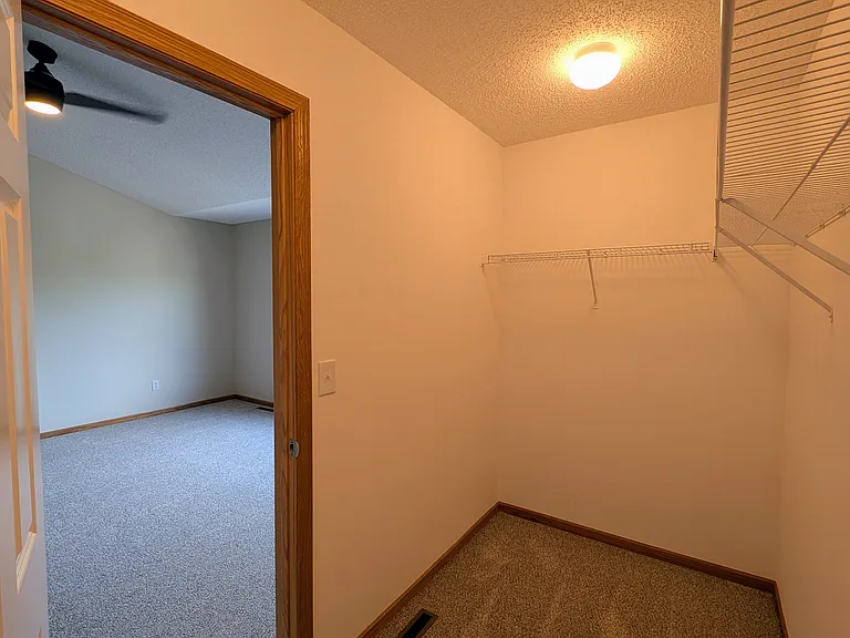 594 Sutherland Dr — Photo 22