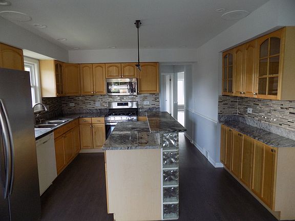 3rd image of 4601 N Ozark Ave