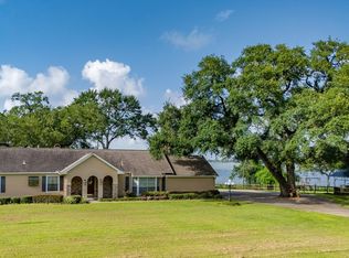 111 S 8th St, Highlands, TX 77562