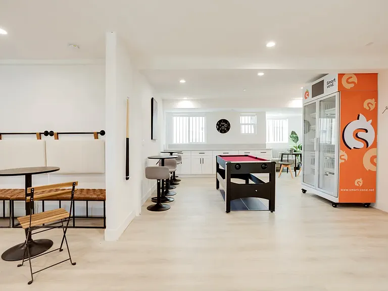 1224 W 37th Pl — Photo 17