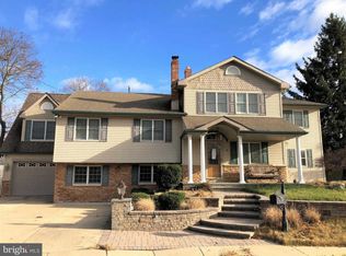 8 Warwick Pl, Mount Holly, NJ 08060
