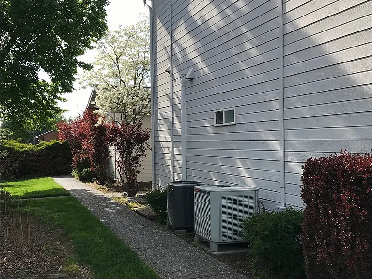 NE Cedar Ave — Photo 3