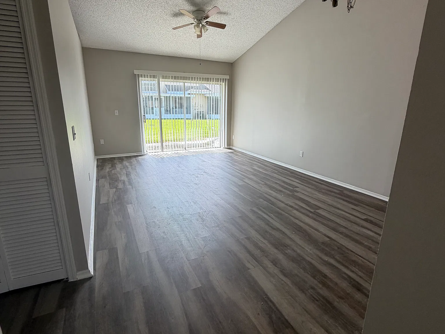 2 bed, 952 sqft, $1,550 — Photo 3