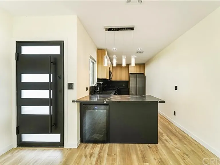 2025 N Pass Ave — Photo 5