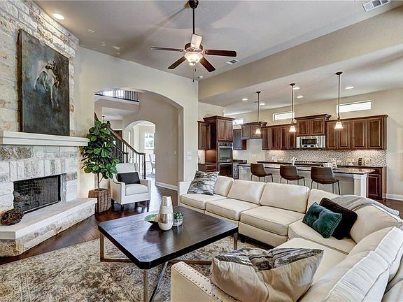 5th image of 304 Indianwood Dr